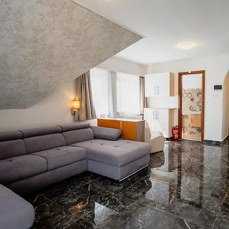 Luxvil * Balatonkeresztúr