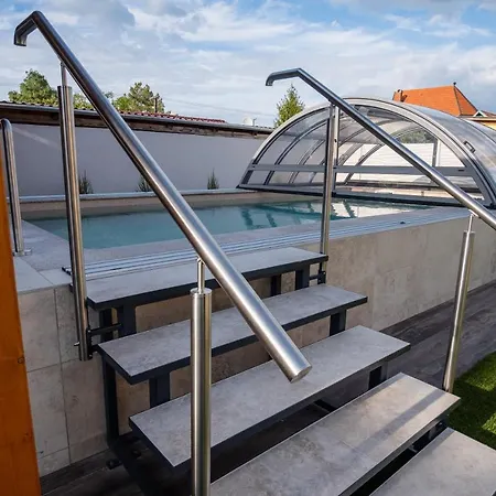 Luxvil Balaton Private Pool Nyaraló *
